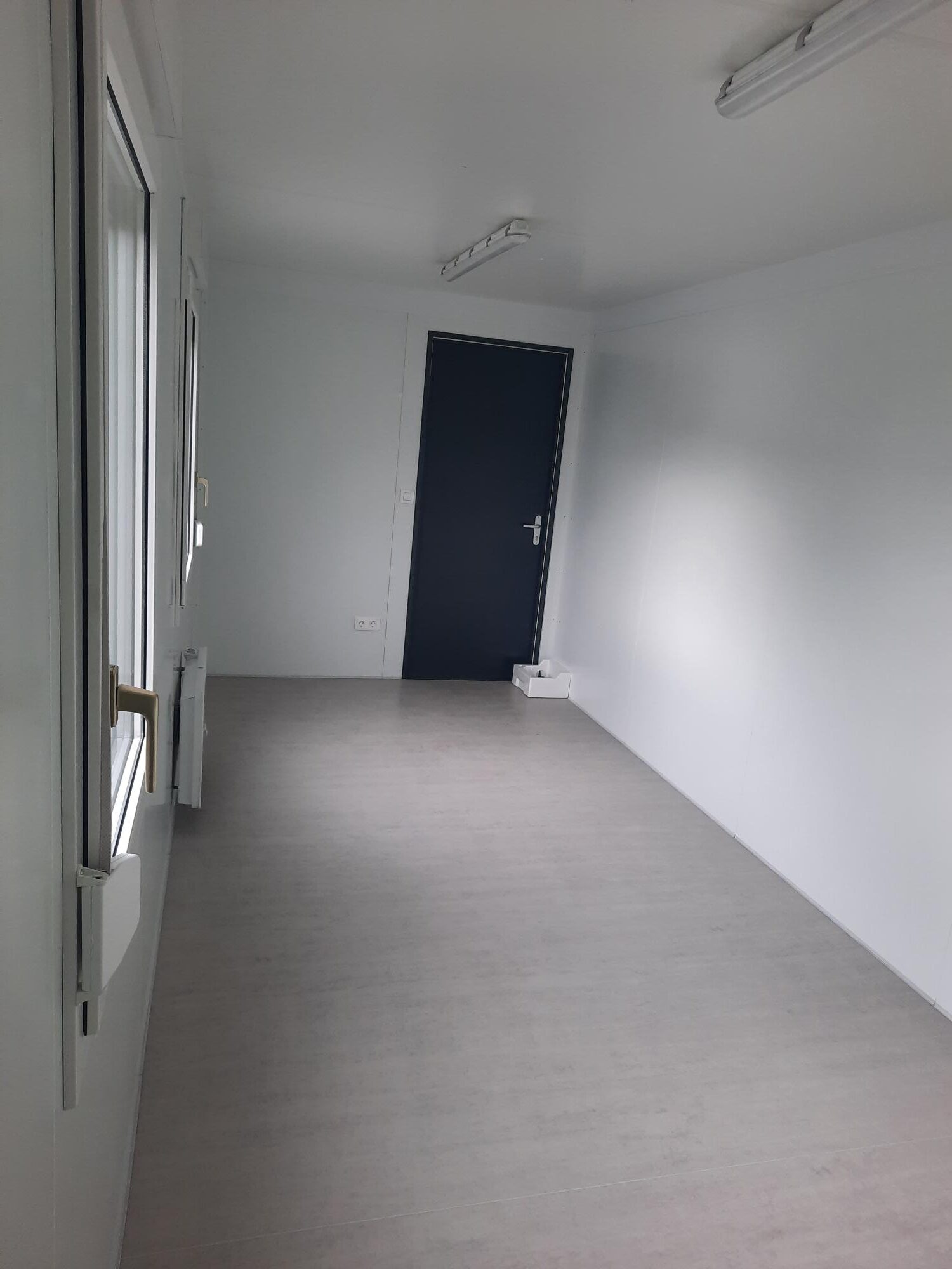 Containex PU soojustusega standard soojak 2.4 x 6m, tumehall RAL7016