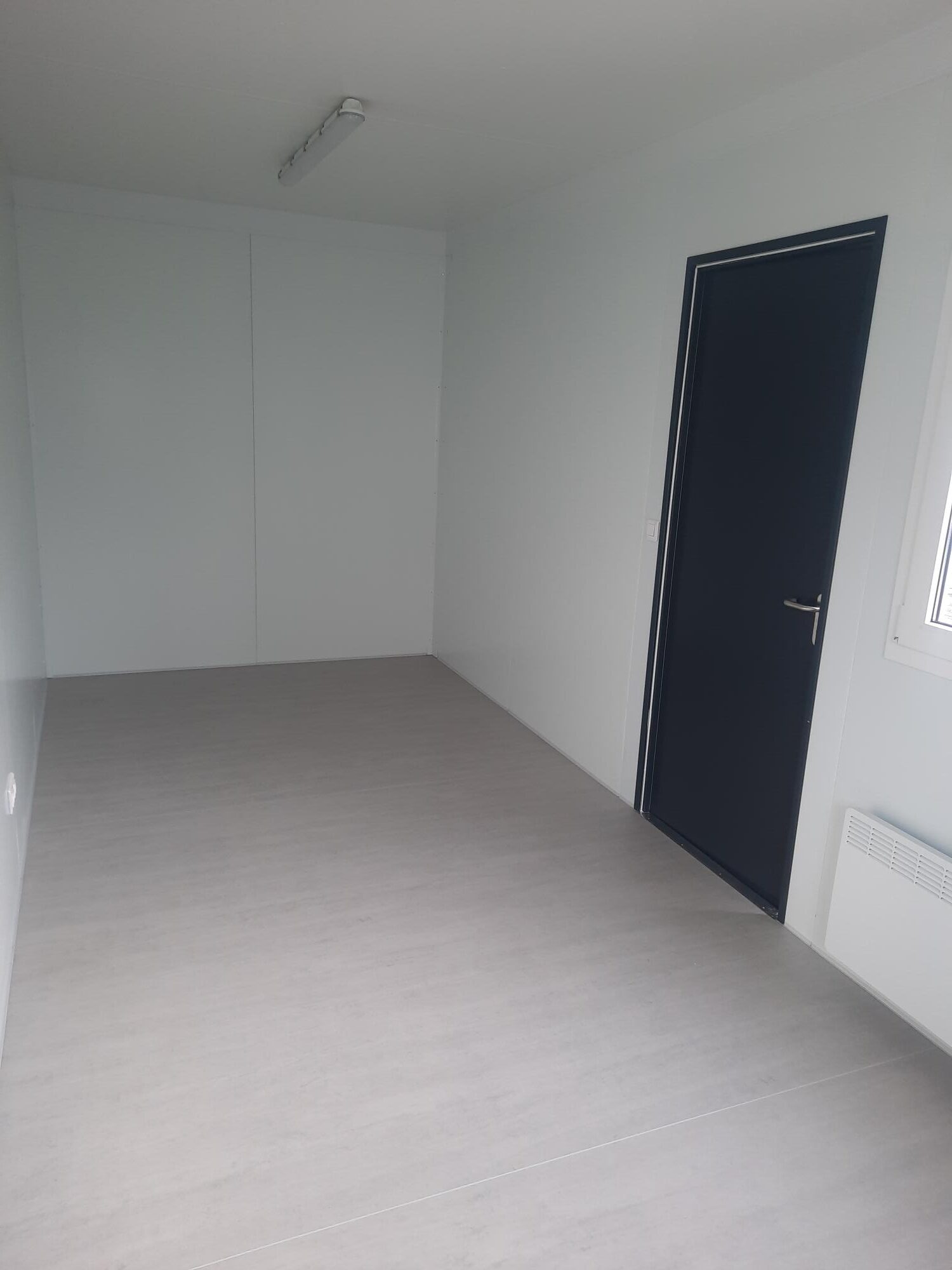 Containex PU soojustusega KÕRGE standard soojak 2,4 x 6m, tumehall RAL 7016