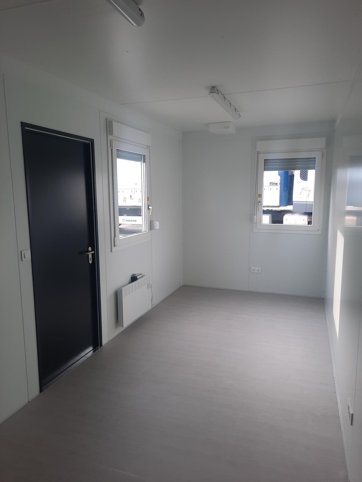 Containex PU soojustusega KÕRGE standard soojak 2,4 x 6m, tumehall RAL 7016
